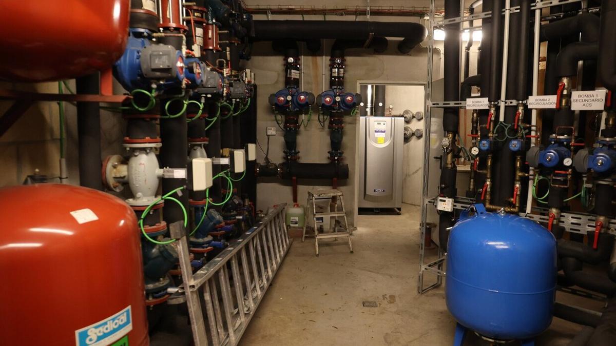 Una sala de caldera comunitaria,.
