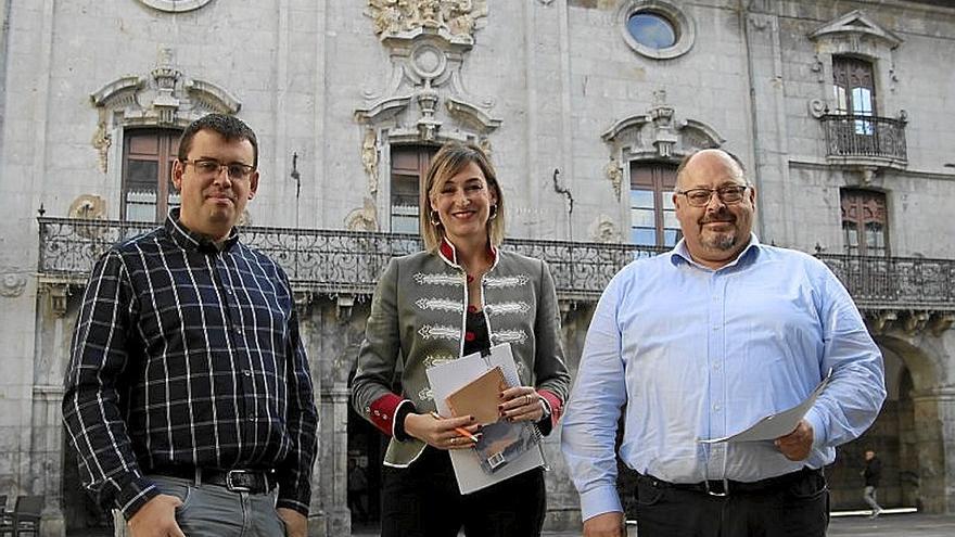 Ander Garay, María Ubarretxena y Víctor Fuentes, ayer.