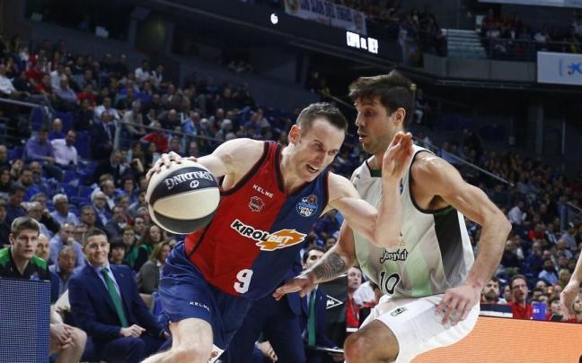 Huertas penetra ante Laprovittola en la edición copera de 2019 en Madrid