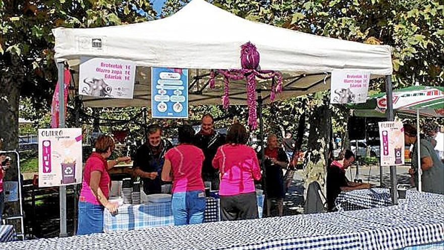 Una de las txosnas de la Beheko Plaza.