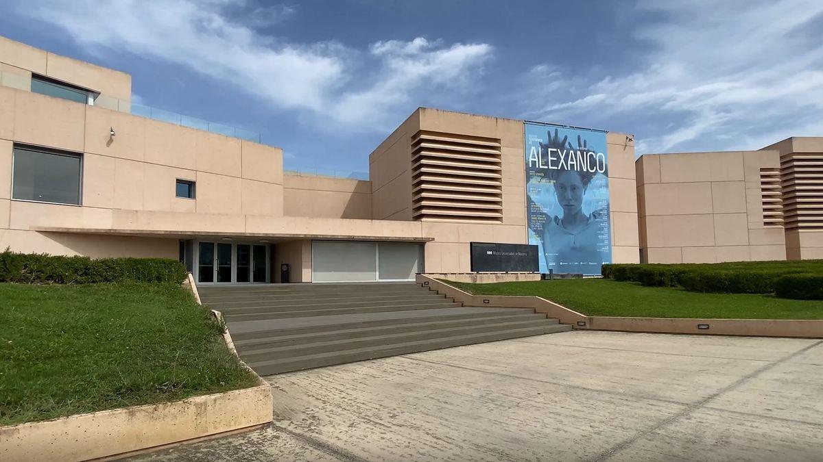 Acceso al Museo Universidad de Navarra.