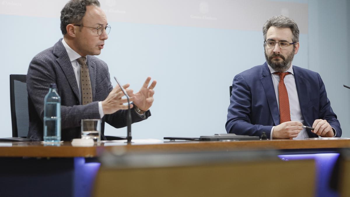 El presidente del gobierno de Andorra, Xavier Espot y el dimitido Eric Jover (derecha)