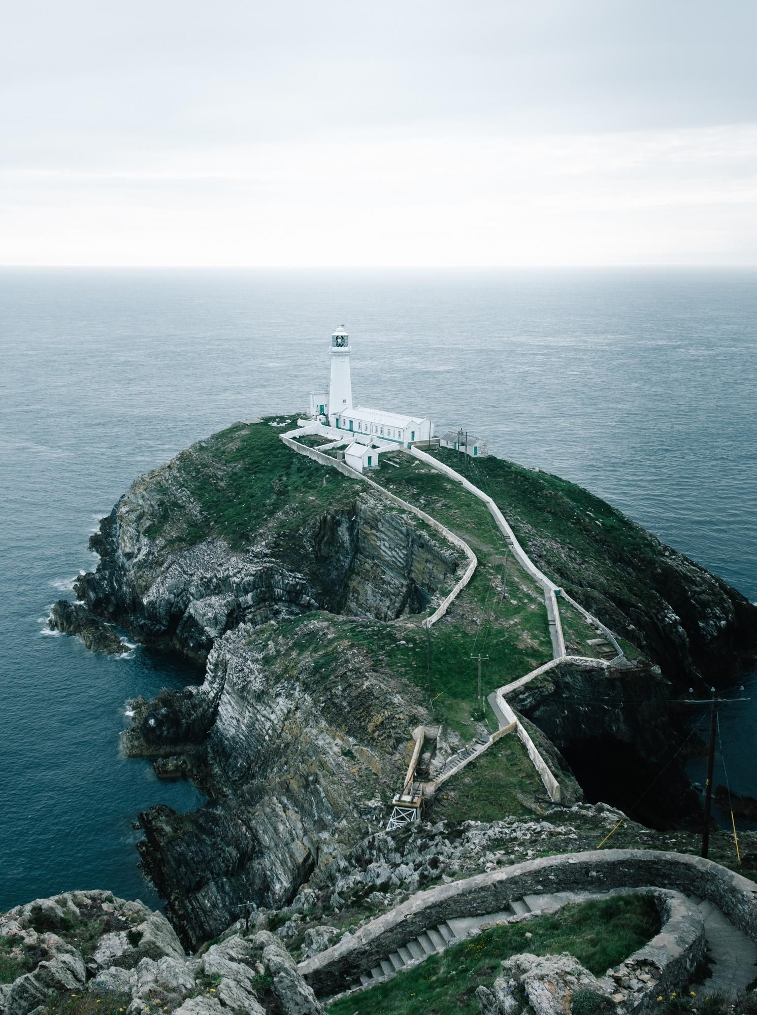 Faro en la isla de Anglesey.