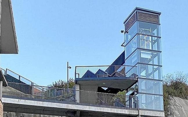 El nuevo ascensor de Arrobitxulo. | FOTO: N.G.