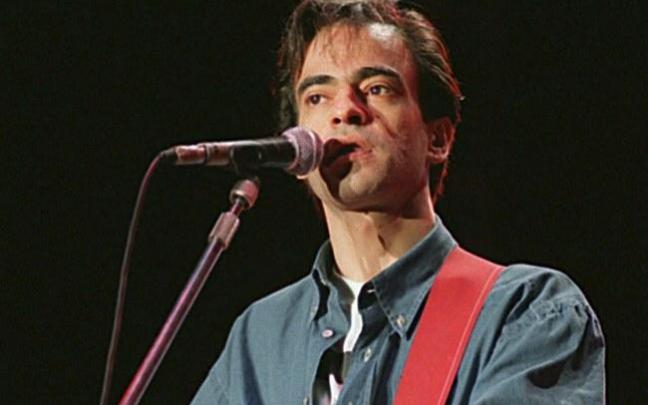 Enrique Urquijo, durante un concierto. Enrique Urquijo, durante un concierto.