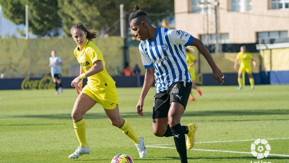 Un lance del partido disputado entre el Villarreal y Las Gloriosas