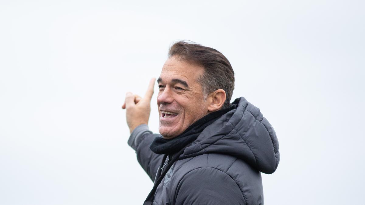 Luis García durante un entrenamiento en Ibaia