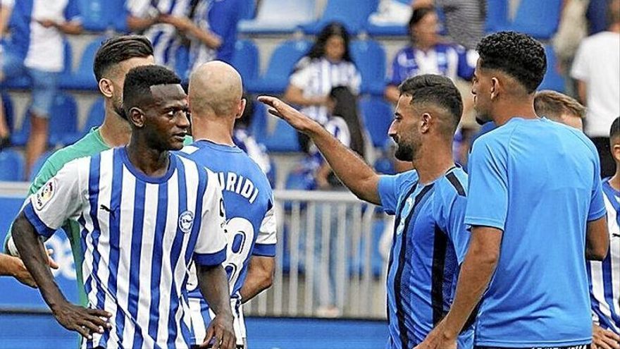Anderson Arroyo muestra un rostro serio al término del partido.