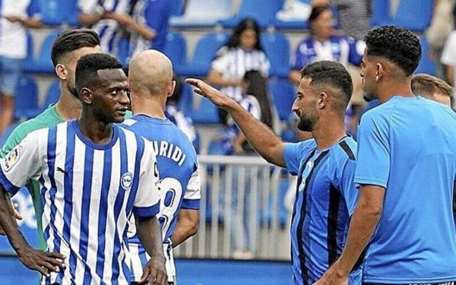 Anderson Arroyo muestra un rostro serio al término del partido. Anderson Arroyo muestra un rostro serio al término del partido.