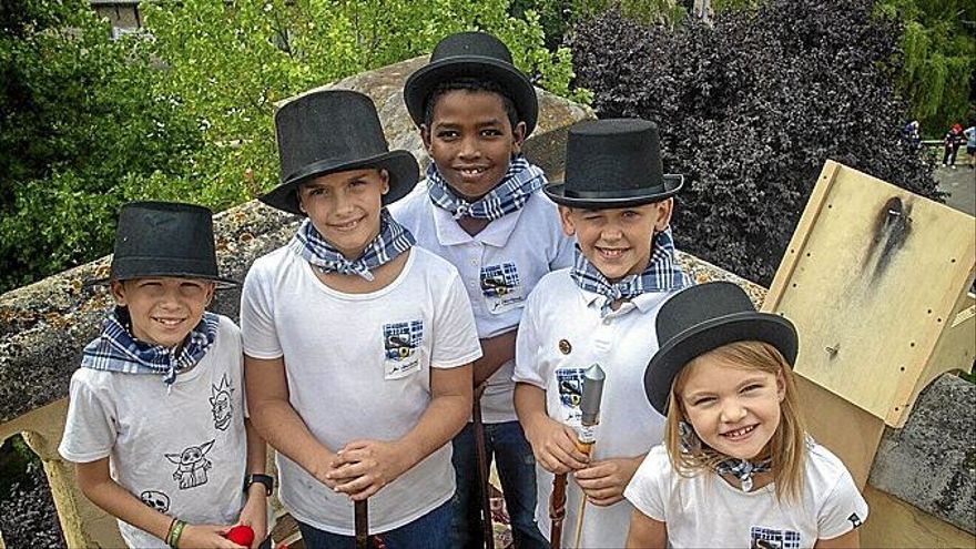 Los cinco alumnos de San Francisco y Dominicas seleccionados este año para lanzar el txupinazo de San Fermín Txikito.