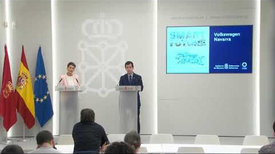 Chivite y Mikel Irujo, en la rueda de prensa sobre la inversión de Volkswagen en Navarra.