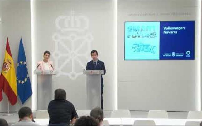 Chivite y Mikel Irujo, en la rueda de prensa sobre la inversión de Volkswagen en Navarra. Chivite y Mikel Irujo, en la rueda de prensa sobre la inversión de Volkswagen en Navarra.