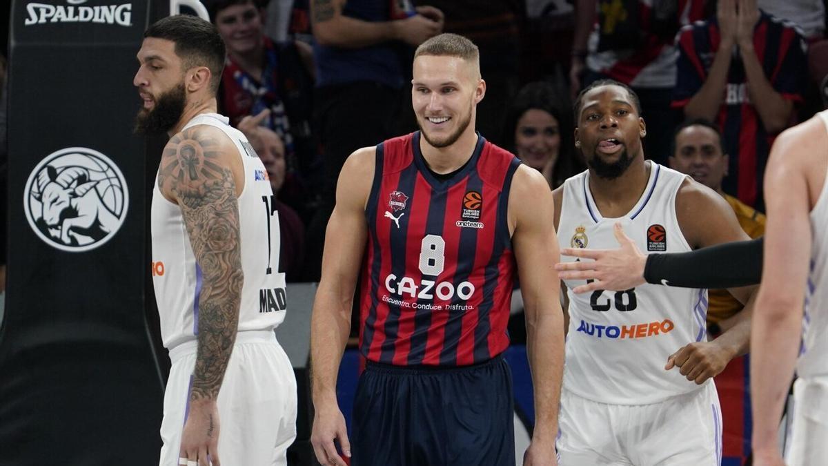 Tadas, sonriente en un partido ante el Real Madrid