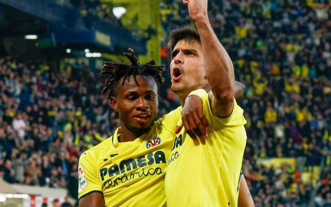 El delantero del Villarreal Gerard Moreno (d) celebra su gol de penalti ante el Real Madrid. El delantero del Villarreal Gerard Moreno (d) celebra su gol de penalti ante el Real Madrid.