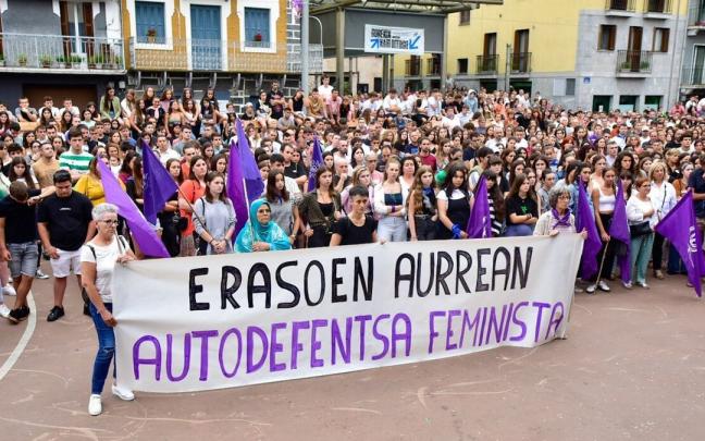Concentración contra las agresiones sexuales en Villabona Concentración contra las agresiones sexuales en Villabona