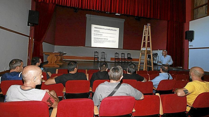 Imagen de algunos de los participantes en el curso. | FOTO: ADECANA