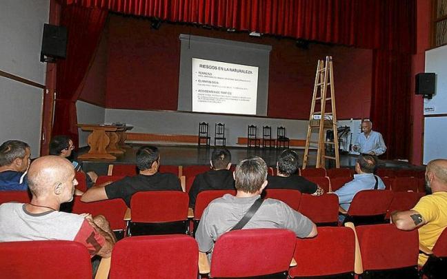 Imagen de algunos de los participantes en el curso. | FOTO: ADECANA