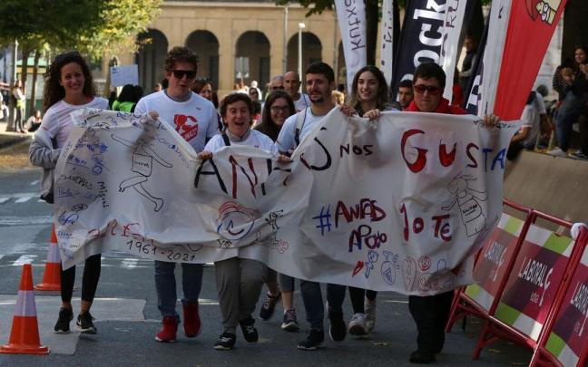 Participantes en la IX Carrera Solidaria Navarra en beneficio de ANFAS, que se celebró el pasado 9 de octubre.