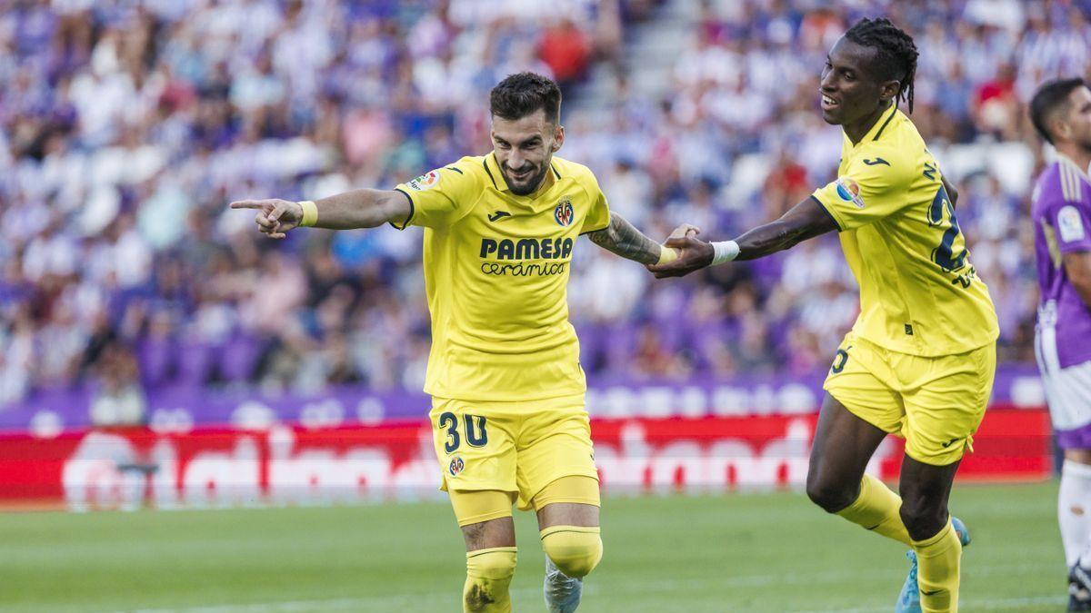 Alex Baena celebra su gol.