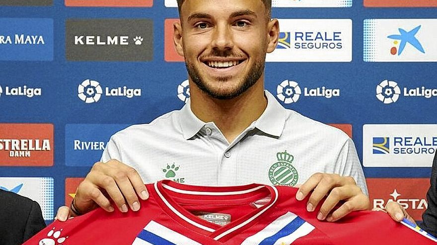 Álvaro Fernández, presentado ayer con el Espanyol. | FOTO: EFE