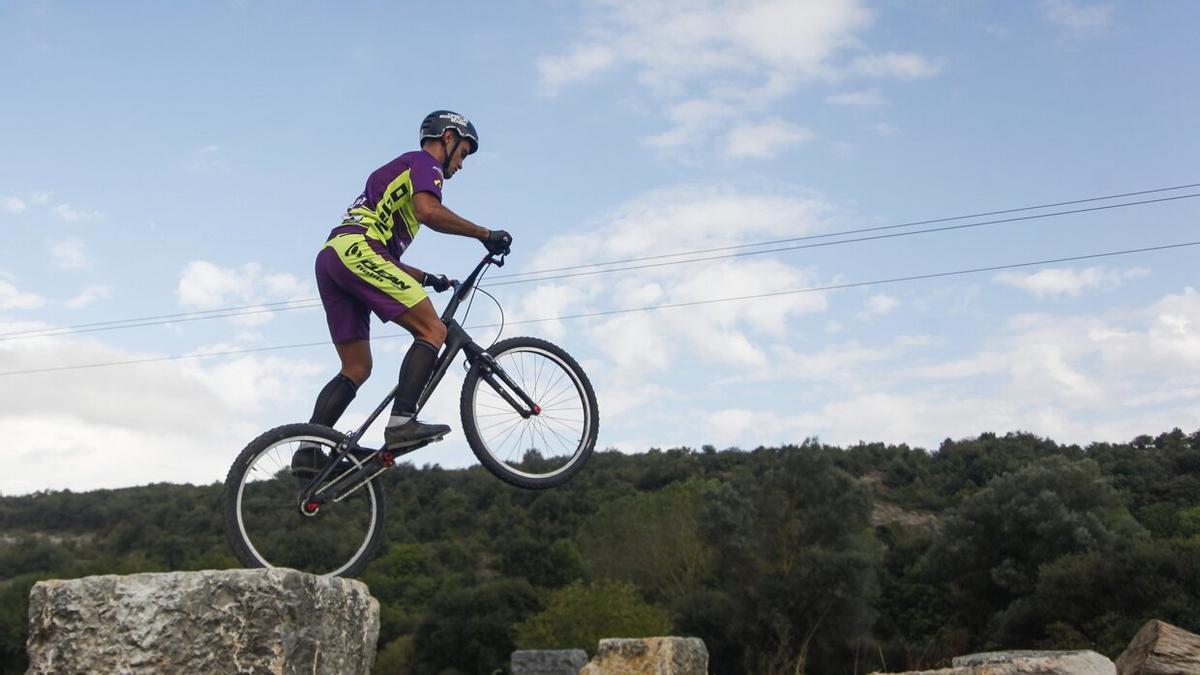 El vitoriano tiene una gran destreza sobre la bicicleta