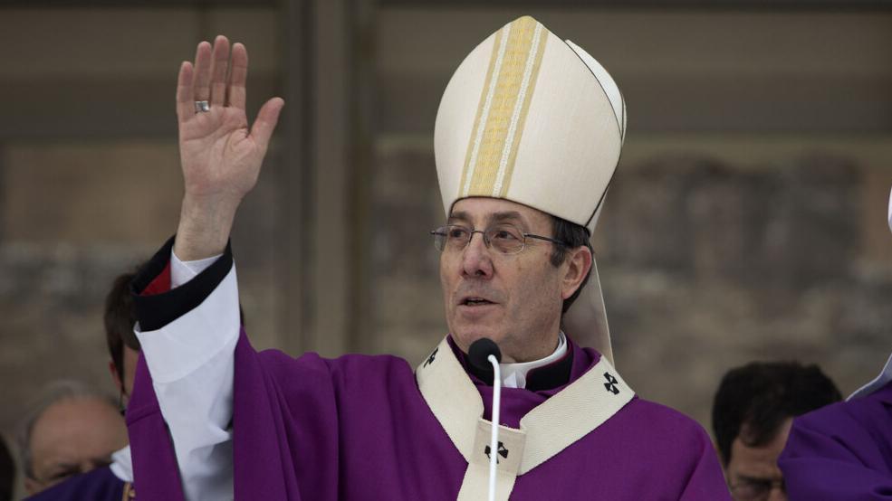 El Arzobispo de Pamplona y Tudela, Francisco Pérez, en una misa en el Castillo de Javier.