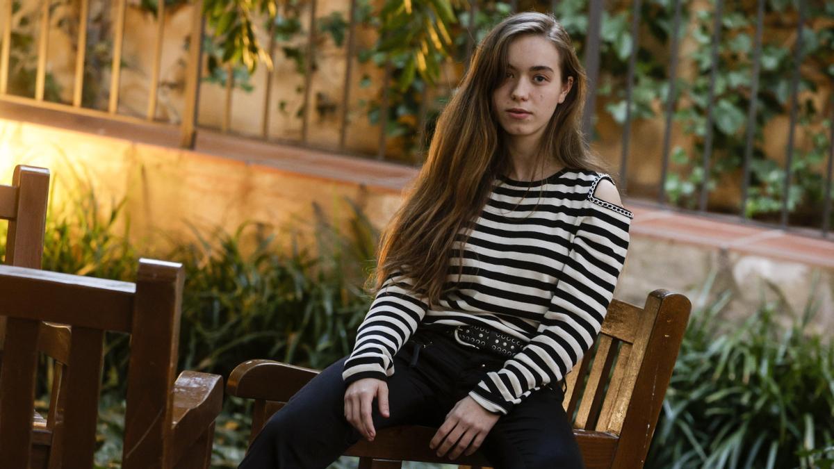 La joven de solo 16 a&ntilde;os ha publicado su primer disco, Dopamina.
