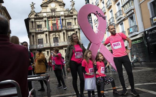 Un momento de la "Marea rosa solidaria" contra el c&aacute;ncer de mama organizada por Saray el pasado a&ntilde;o.