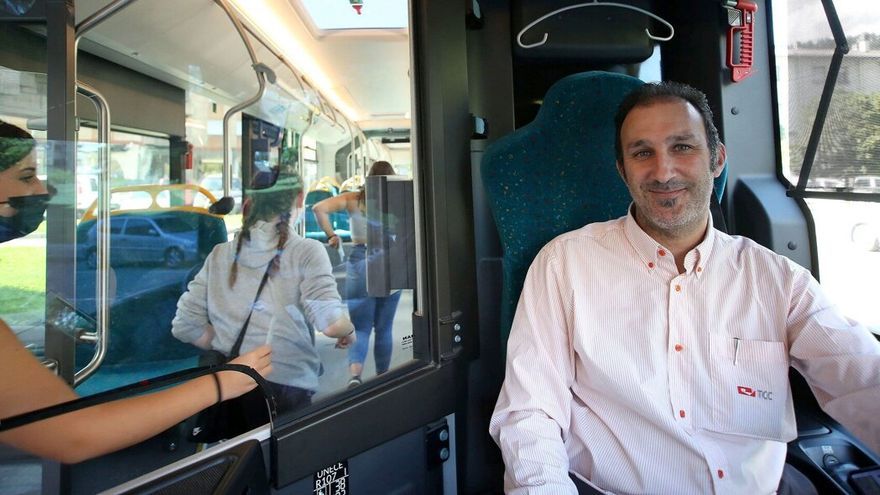El conductor Juan Manuel Romero, en la línea 4 (sin mascarilla para la foto).