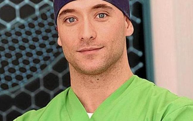 Javier Ayesa, en las instalaciones de la cl&iacute;nica en la avenida San Ignacio de Pamplona.