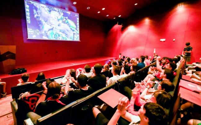 Alrededor de un centenar de aficionados siguieron la semifinal en el Palacio Euskalduna