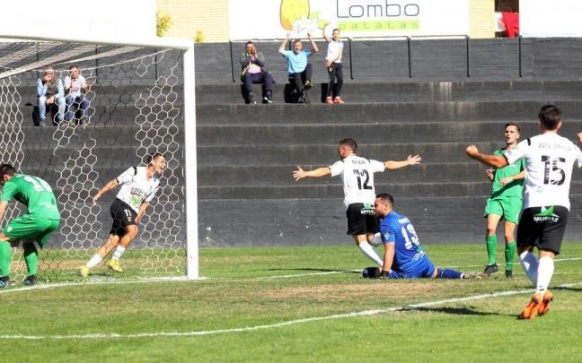 Agus Coscia celebra un gol conseguido ante el Gernika. Agus Coscia celebra un gol conseguido ante el Gernika.
