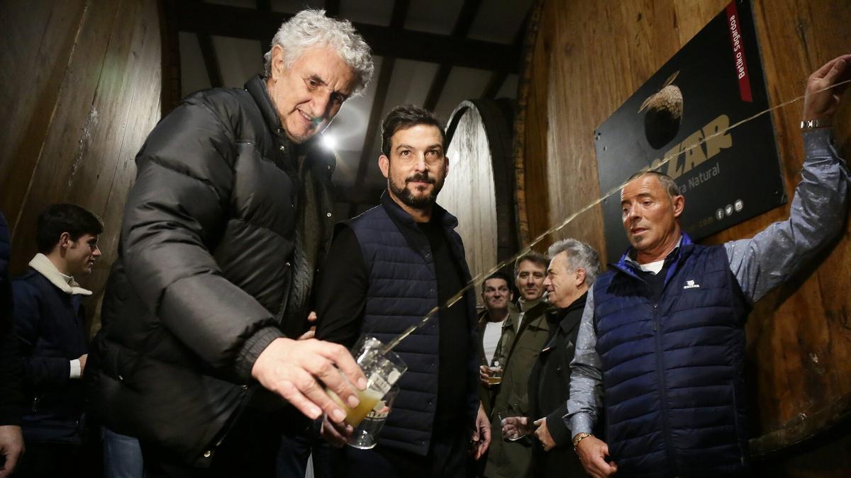 Apertura de la temporada del txotx en la sidrería Saizar.