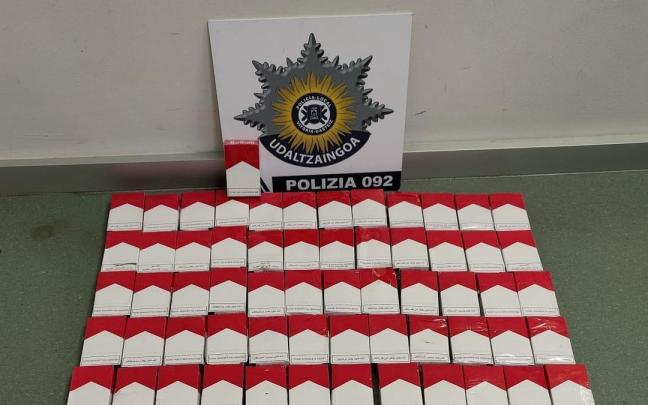 Cajetillas de tabaco robadas por el hombre detenido Cajetillas de tabaco robadas por el hombre detenido
