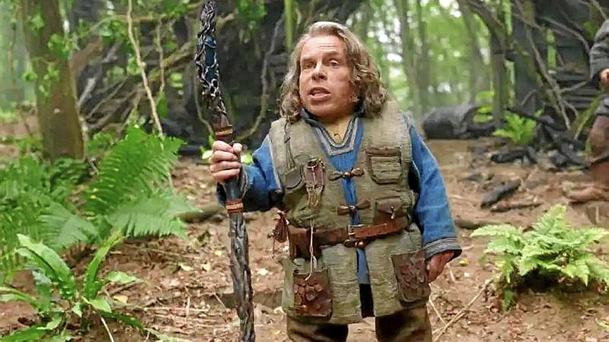 Warwick Davis, como Willow.