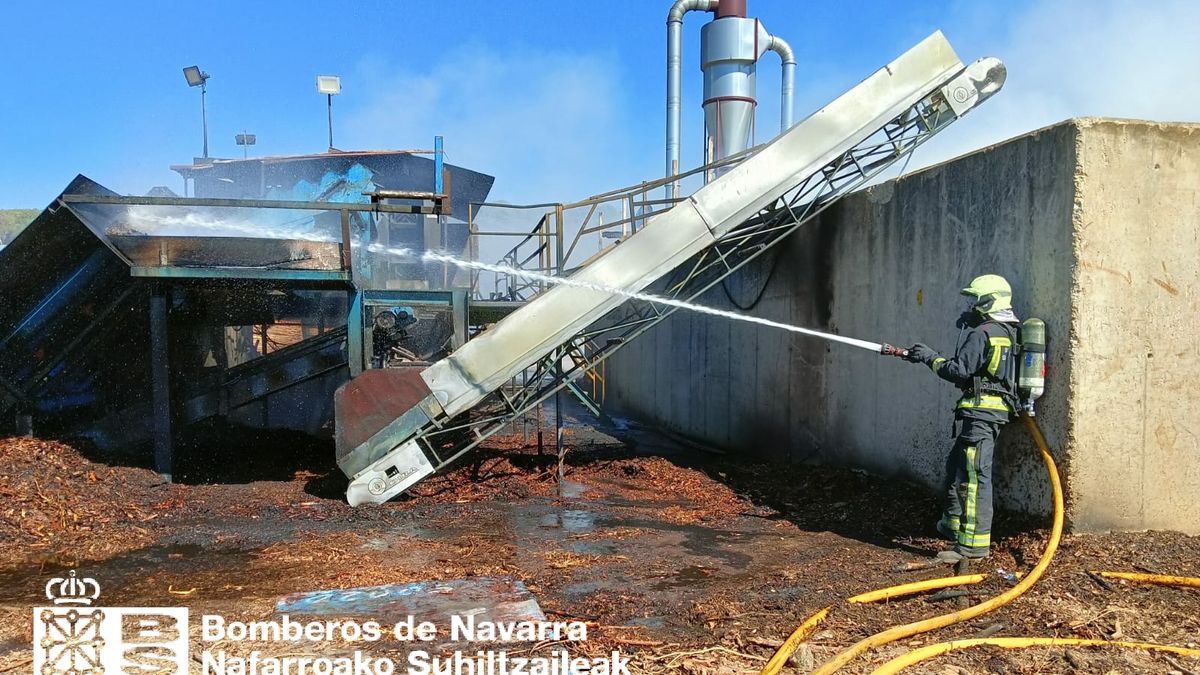 El fuego se originó en una cinta transportadora de madera