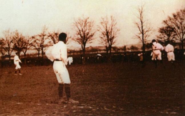 Uno de los primeros partidos jugados en terrenos de la Media Luna