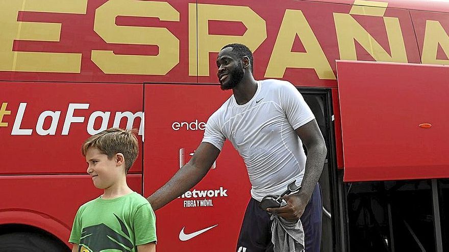 El ala-pívot de los Houston Rockets, Usman Garuba, a la salida del entrenamiento de ayer.