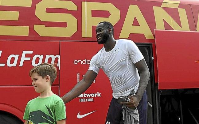El ala-pívot de los Houston Rockets, Usman Garuba, a la salida del entrenamiento de ayer.