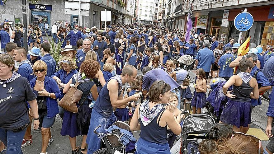 Lekeitio es una de las localidades vizcainas que se ti&ntilde;en de fiesta estos pr&oacute;ximos d&iacute;as. | FOTO: JUAN LAZKANO