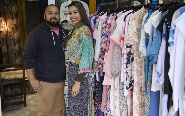 Keivi Pineda y Paola Casas, en el interior de su boutique de la calle Iturrama 68. Keivi Pineda y Paola Casas, en el interior de su boutique de la calle Iturrama 68.