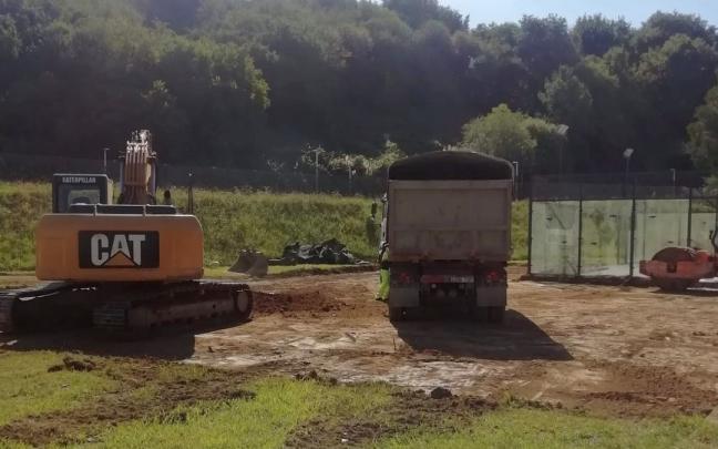 Maquinaria sobre el terreno en la zona de Arestui.
