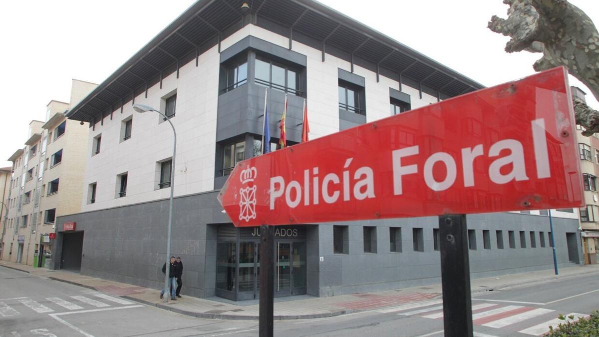 Exterior de la comisaría de la Policía Foral de Tafalla.