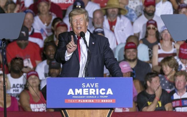 Trump, durante un mitin en el recinto ferial del condado de Sarasota (Florida).