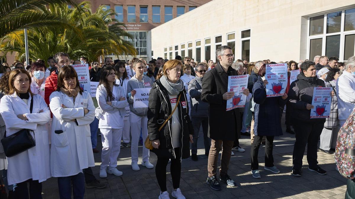 Concentración de LAB, SAE, UGT, ELA y CCOO el pasado día 10 en Pamplona.