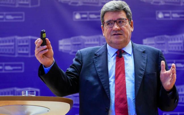 El ministro de Inclusión, Seguridad Social y Migraciones, José Luis Escrivá, en rueda de prensa este jueves. El ministro de Inclusión, Seguridad Social y Migraciones, José Luis Escrivá, en rueda de prensa este jueves.