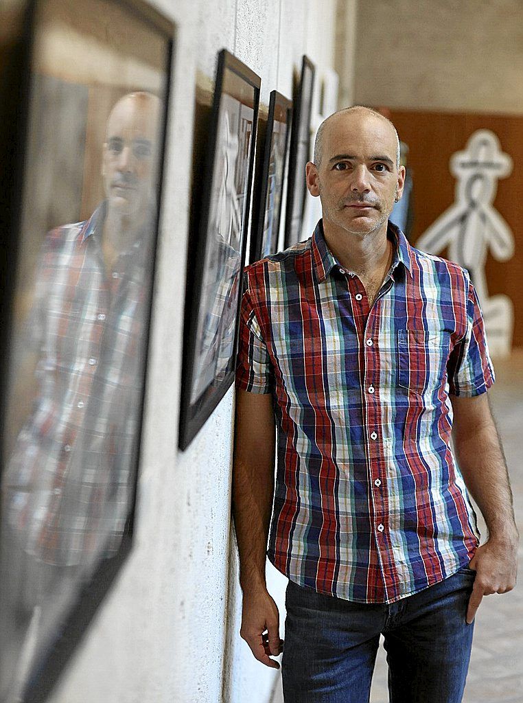 De Isusi vive en un pequeño pueblo extremeño, alejado del ruido de la gran ciudad.