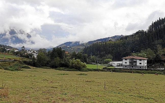 Terrenos de Urrestilla en los que se prevé la instalación de las placas solares de Ekindar. Terrenos de Urrestilla en los que se prevé la instalación de las placas solares de Ekindar.