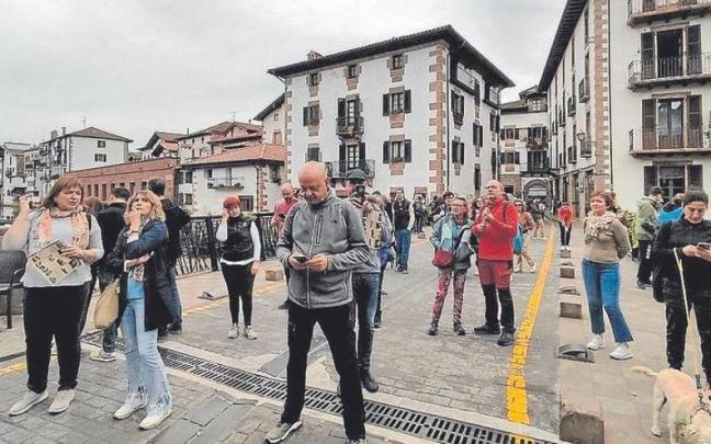 Turisten etorrera handia izaten da Baztanen, batez ere oporraldi garaian.