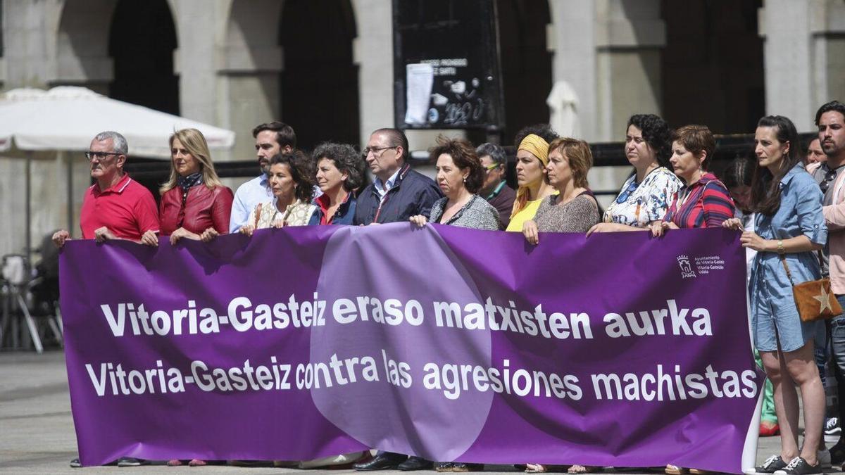 Concentración institucional contra una agresión sexual.